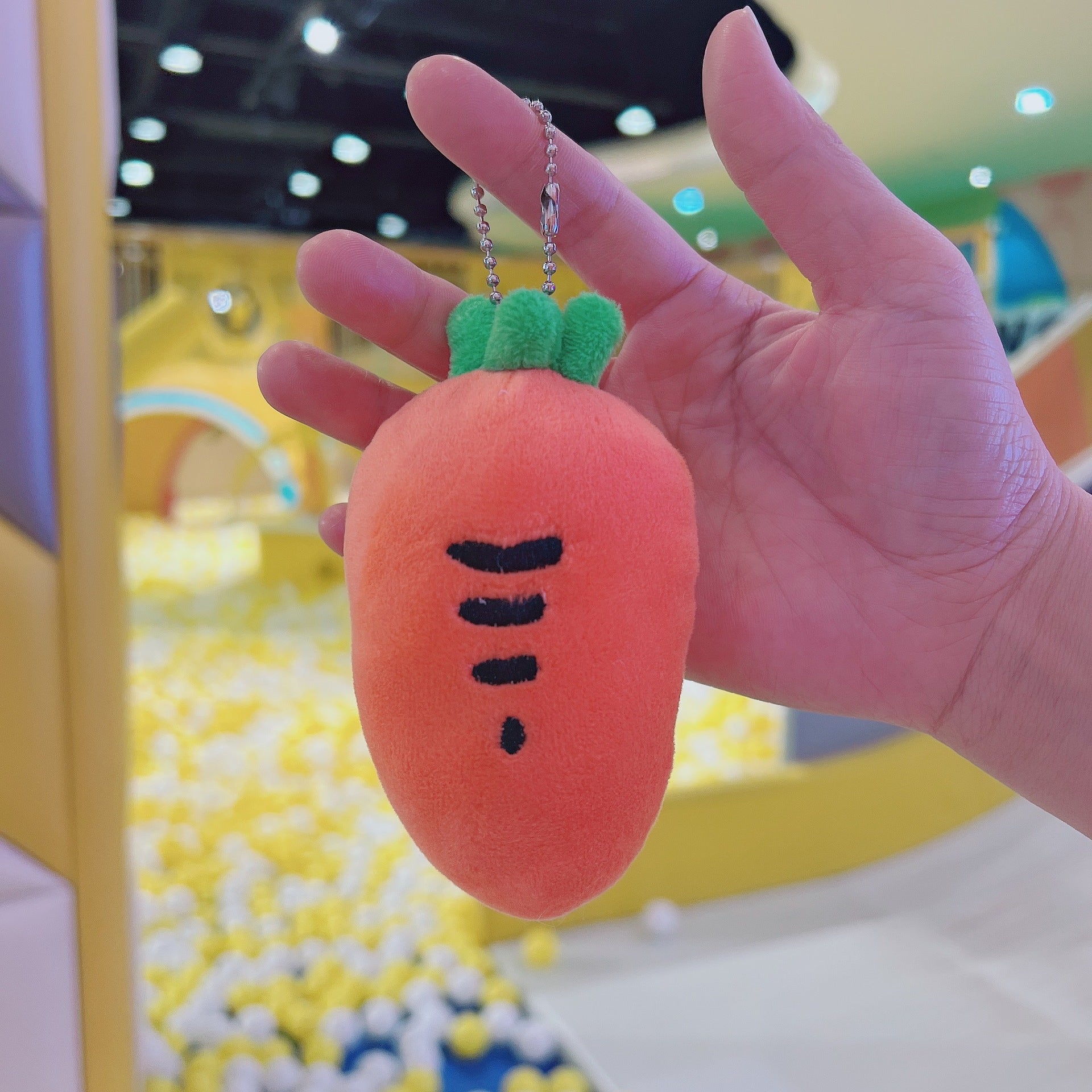 Wholesale Cute cartoon simulation radish pendant fruit and vegetable plush doll bag keychain Doll Doll